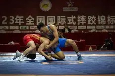 摔跤季后赛上演强强对话，齐鲁猎隼队强势横扫中原银狐队，多点开花奏效；年轻人站出来了