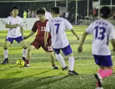 足球夜战：岭南灰熊队强势反弹江汉貔貅队，主帅临场妙招防守强度拉满